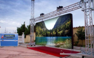 Écran LED extérieur sur façade